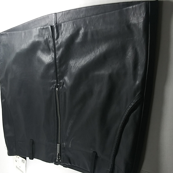 Trafaluc-Zara Faux Leather Skirt. - Picture 6 of 6